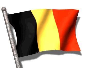 La bandera de bélgica constituye un tricolor inspirado en la antigua bandera francés, considerada uno de los estandartes vigentes más antiguos del mundo. Banderas de Bélgica