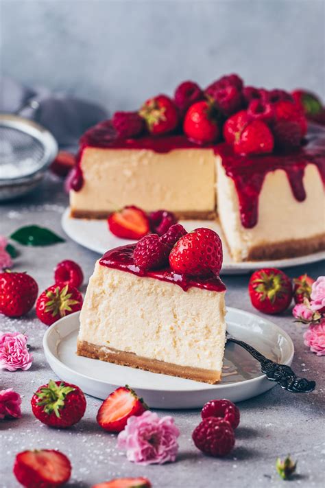 vegan new york cheesecake recipe with raspberry strawberry sauce