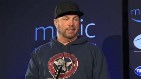 Garth Brooks Announces First Stop On Dive Bar Tour 2020 Classic