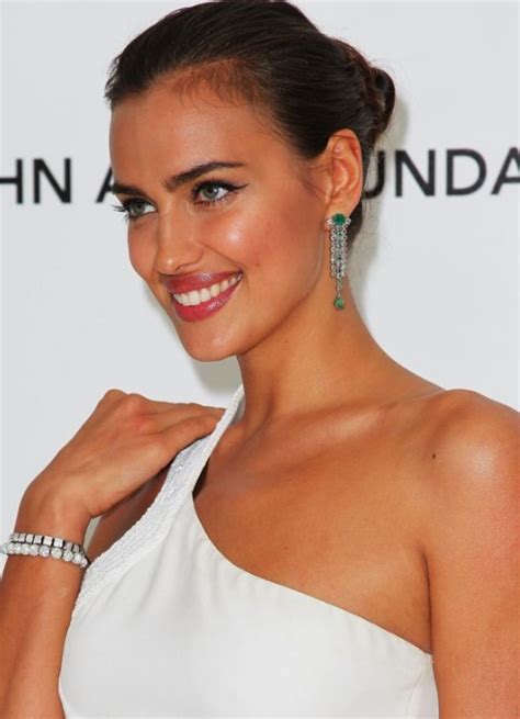 Irina Shayk Tightly Twisted Knot Updo Hairstyle Hairstyles Weekly