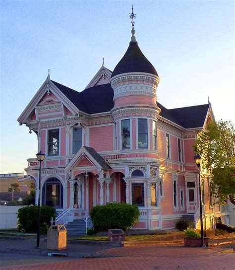 The Pink Lady Victorian Queen Anne Victorian Homes Queen Anne House