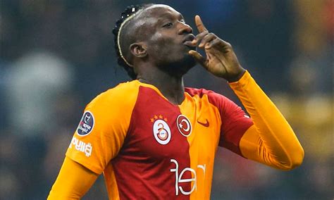 Mbaye diagne et mignonne de la série idoles sont très complices. Mbaye Diagne Haberleri - Tele1