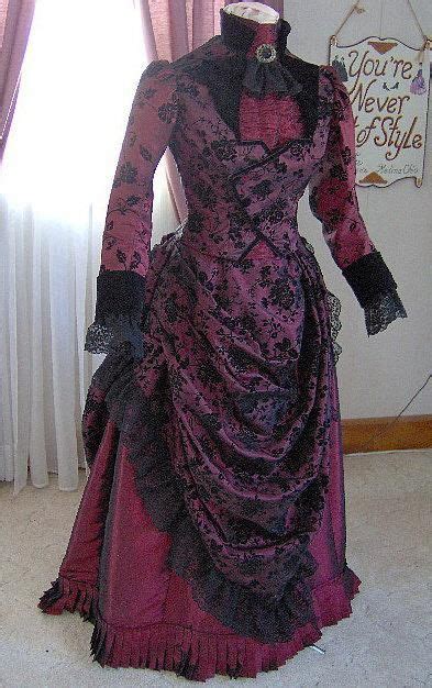 Pin By Lisa Mensch On 2019 Steampunk Historical Dresses Victorian