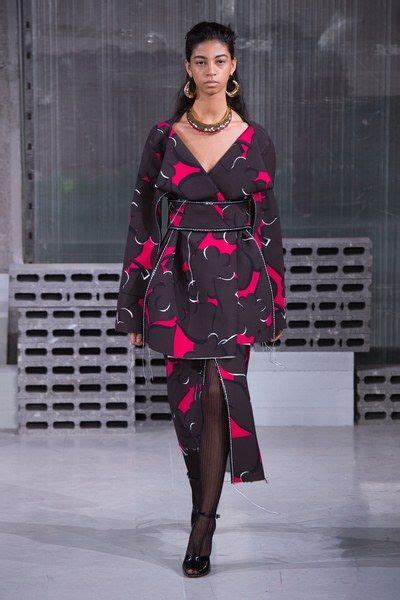 The Complete Marni Fall 2018 Ready To Wear Fashion Show Now On Vogue
