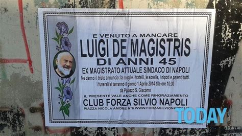 E Morto De Magistris Il Pesce D Aprile Del Club Forza Silvio Di Napoli