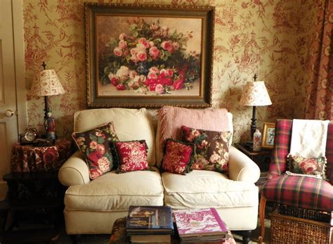 Pin By Jenni Shakir On Dreamy Decorating English Cottage Decor Cottage Living Rooms