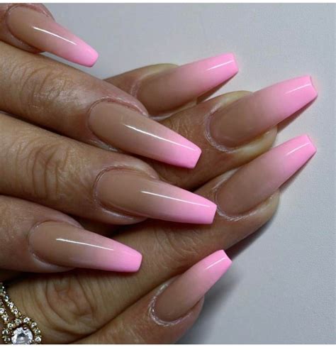 Pues aquí tienes una combinación de ellos con lineas y formas que se unen son muy populares para las uñas de acrílico. Pin de jancy Lopez Rivera en coffin nail design | Uñas ...