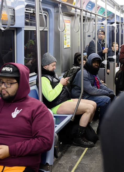 Take A Look At Photos From Chicagos No Pants Subway Ride