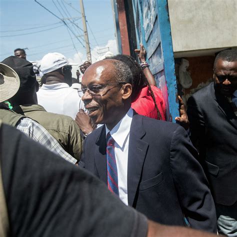 Expresidente Jean Bertrand Aristide Regresa A Haití Después De Tratarse