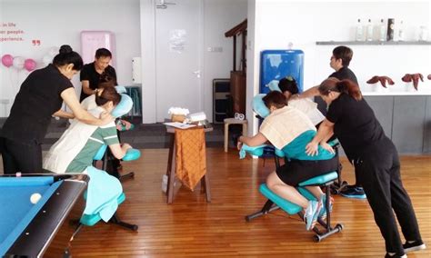 Massages At Workplace Increases Employee Health And Productivity