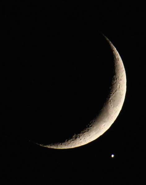 November Stargazing Crescent Moon Moves East Will Pass 3 Planets This