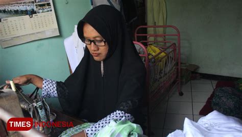 Kisah Ibu Penjahit Baju Naik Haji Di Jombang Times Indonesia