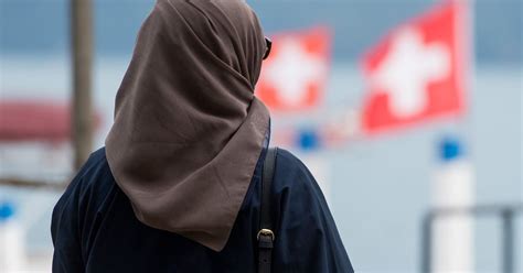 Legge Anti Burqa Fino A 1000 Franchi Di Multa Per I Trasgressori Blue News