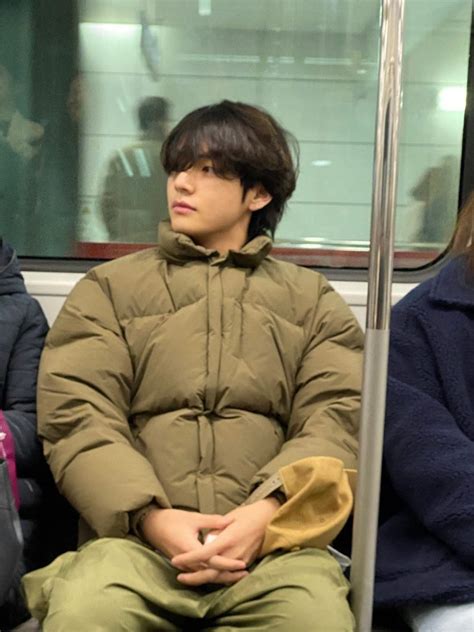 Bts Taehyung Surprises Fans By Riding The Subway Kpop Chingu