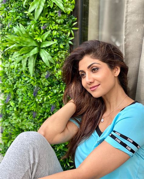 shilpa shetty hot and sexy photoshoot photos hd images pictures stills first look posters of