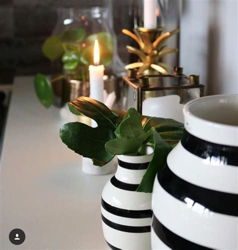 Der schwarze rahmen definiert gut den bereich des waschbeckens Deko In Schwarz - The Ikea Table Tops