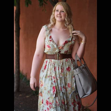 Plus Size Model Abby Halter Dress Cool Outfits Wife Couch Queen