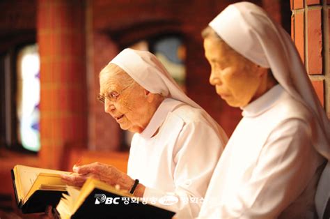 St.john vianney's chapel of perpetual adoration is the oldest in the archdiocese of chicago. Video zum Gedenken an Schwester Bertwina - Märtyrer und ...