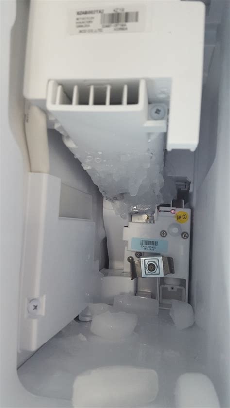 Before i submit my man card and call my local repair man to take money out of my. Samsung Ice maker problems
