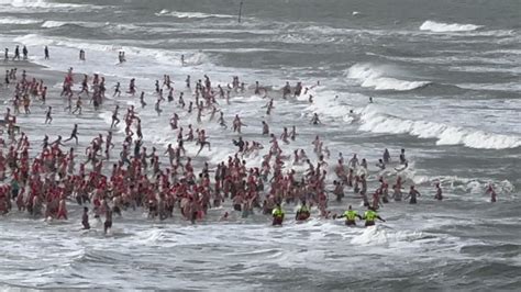 Marc Wurfbain On Twitter Nieuwjaarsduik Scheveningen Watertemp 7