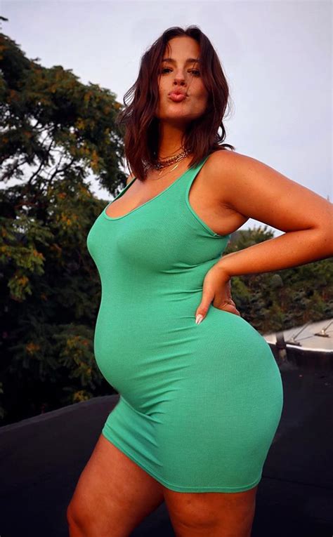 Ashley Graham Shuts Down Troll Who Said She Struggled To Get Pregnant