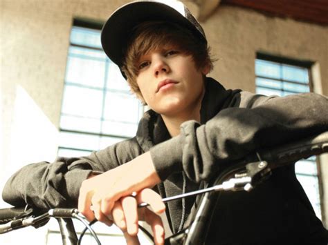 Justin Bieber Photos Latest Hd Images Pictures Stills And Pics Filmibeat