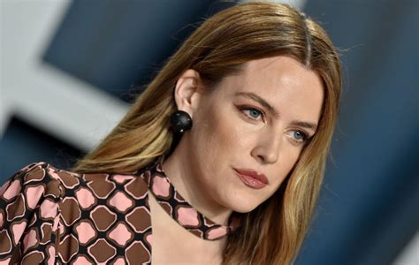 Riley Keough Completes Training To Become A Death Doula Following Her