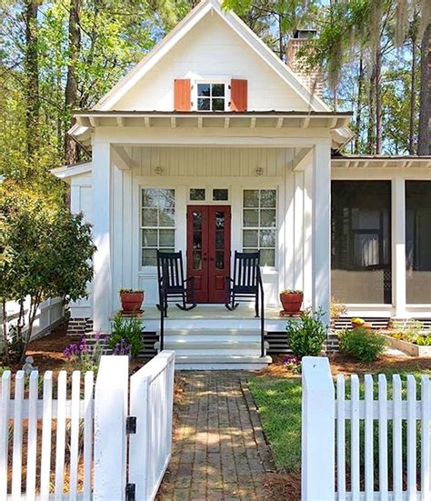 Dreaming 💭of Rocking Back And Forth On This Adorable Porch 😃 Low