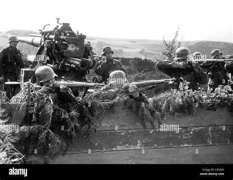 Soldaten Der Deutschen Flak Auszuüben Flak Verteidigung Stockfotografie