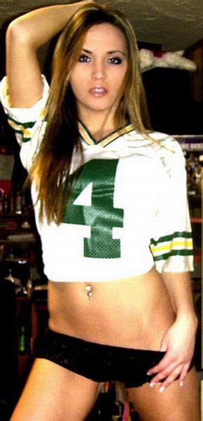 Sexy Girls Wearing NFL Jerseys 29 Pics