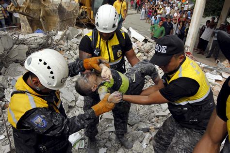 Ecuador Quake Hundreds Killed In Ecuador Earthquake Pictures Cbs News
