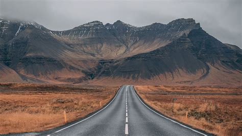 Download Wallpaper 3840x2160 Road Mountains Marking Iceland 4k Uhd