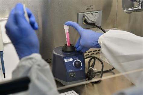 Así se hace una prueba PCR conoce el detrás de un laboratorio El