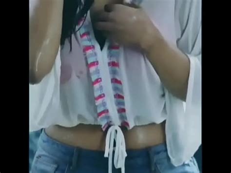 Chica india caliente quitándose el vestido XVIDEOS COM