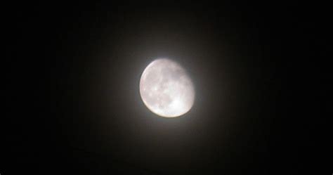 Photograph The Moon With A Canon Powershot A3100 Is Stellar Neophyte