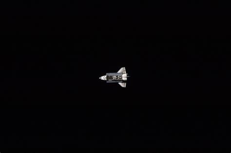 3840x2160 Resolution Gray Spaceship Illustration Space Station