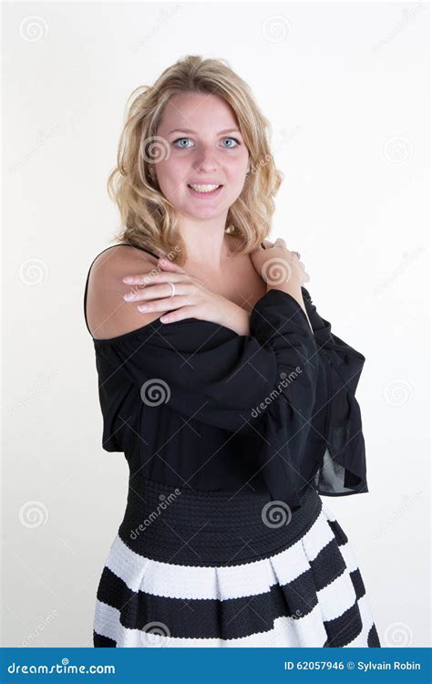 Jeune Femme Blonde Et Sexy Avec Des Yeux Bleus Photo Stock Image Du Type Renivellement 62057946