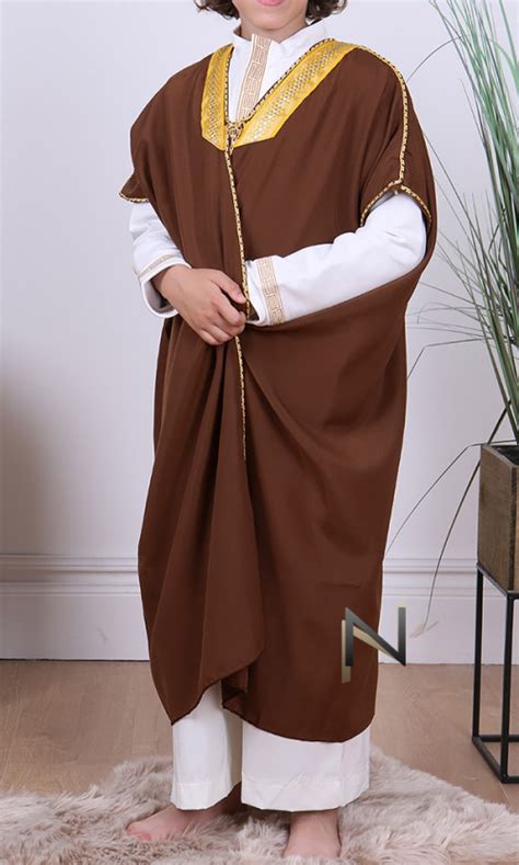 Long Elegant Bisht Gold Sfifa To Wear Over A Qamis For Parties Or Events