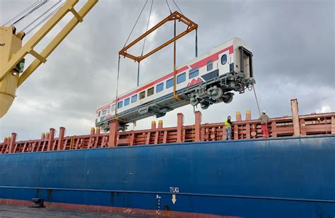 ميناء الإسكندرية يستقبل 37 عربة سكة حديد جديدة درجة ثالثة مكيفة من المجر صور بوابة الأهرام