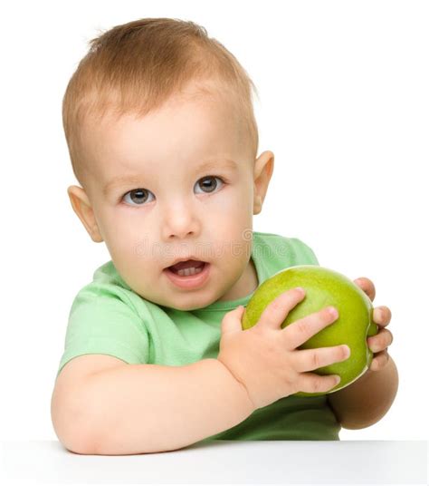 Le Petit Enfant Joue Avec La Pomme Rouge Image Stock Image Du Chéri