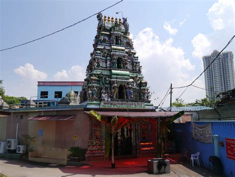 Along with this there are also a number of malls in the city to be found, such as the ksl, jb city square, paradigm mall and r&f mall. Glass Hindu Temple in Johor Bahru | Johortravel.com