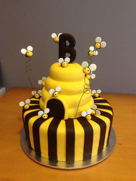 I Made This Bee Birthday Cake Bee Cakes Bumble Bee Cake