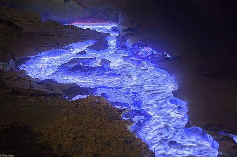 Stunning Electric Blue Flames Erupt From Volcanoes Tenerife 11