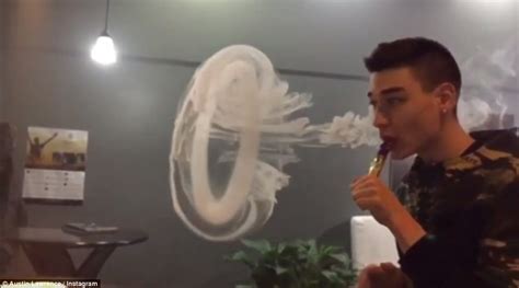 Aufrufe 730 tsd.vor 4 years. 'Vape God' creates unbelievable shapes from e-vapor | Daily Mail Online
