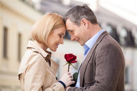 8 Issues You Must Know About Courting Older Women 古赫智能装甲门