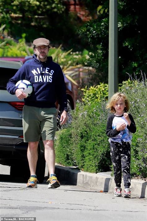 Olivia Wilde And Jason Sudeikis Take Their Kids Out For A Picnic Day