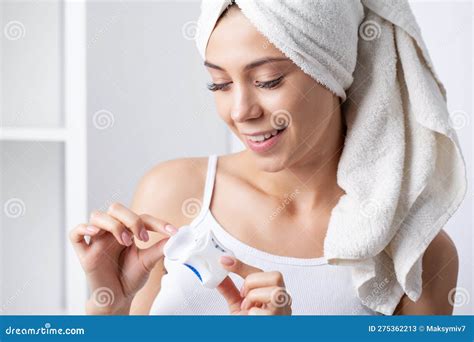 Women Use Dental Floss White Healthy Teeth Stock Image Image Of Clean Health 275362213