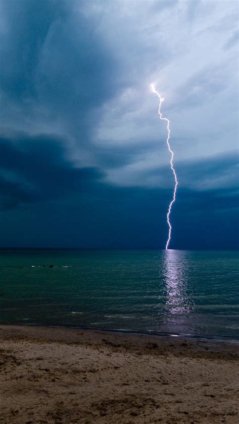 They've been divided into categories for nature. Storm lightning iPhone Wallpapers | National geographic ...