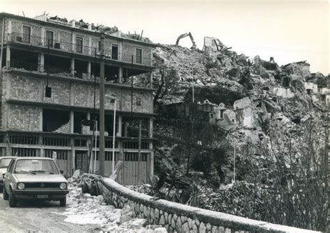Aiutaci con le tue segnalazioni per identificare le zone colpite. Quarant'anni dal terremoto in Campania del 23 novembre 1980