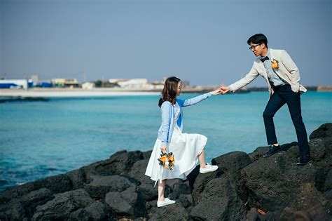 I found a location place to be shoot for my new photographs. Beach Pre-Wedding Photography at Jeju Island | Gayun | OneThreeOneFour